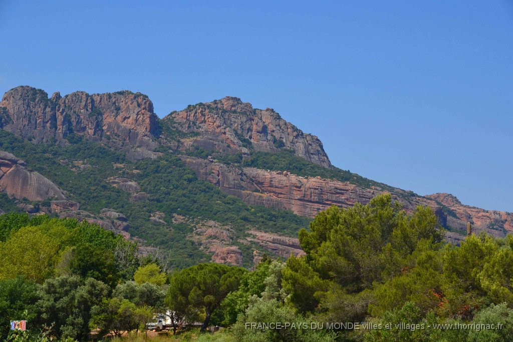 Lac Arena 16 juin 2013 13.jpg - Le rocher de Roquebrune sur Argens. 16 juin 2013